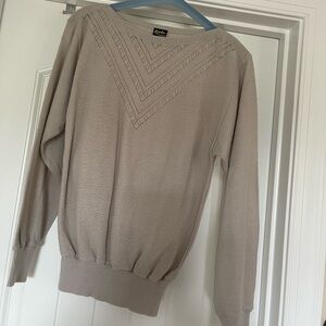 Elegant Cream V-Neck Sweater for Timeless Style